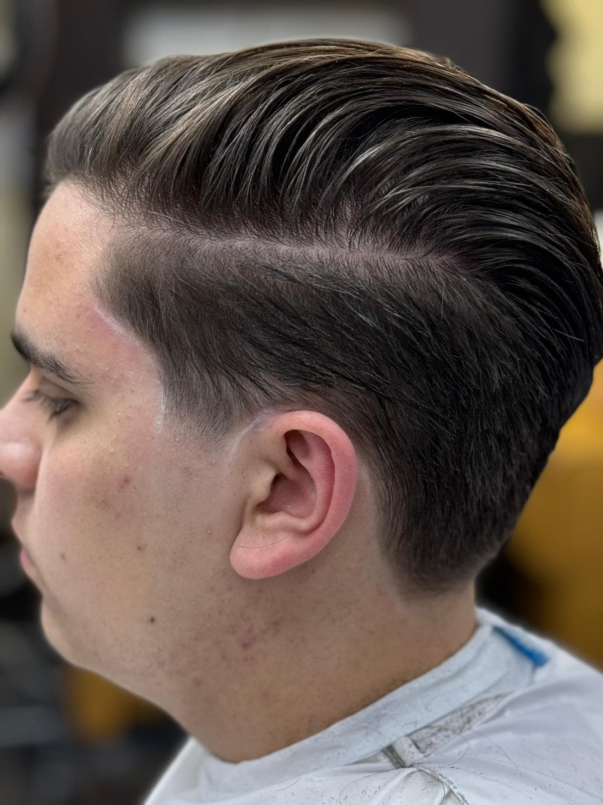 Klassieke side part met taper en scheerlijn